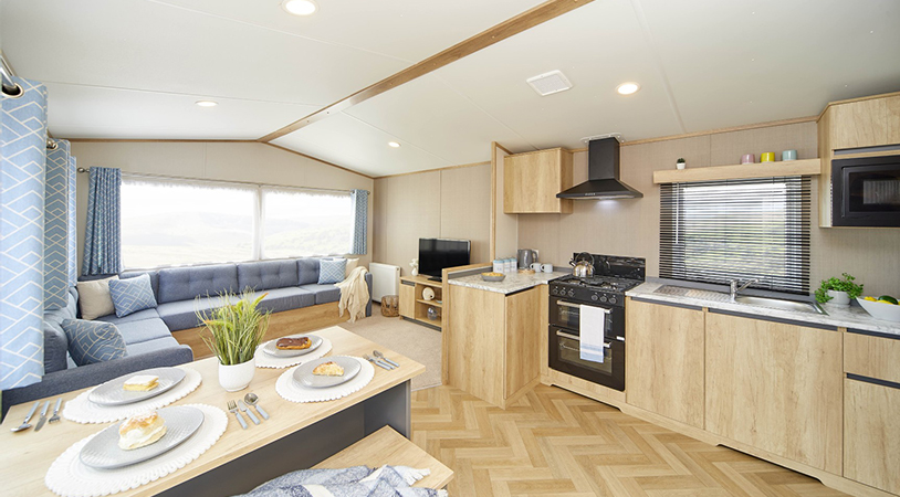 Breakaway open plan kitchen, dining and lounge